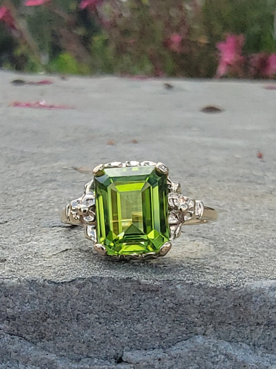 10k gold vintage emerald cut Peridot ring