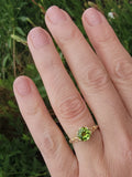 14k gold c.1920's c.1930's filigree solitaire peridot ring