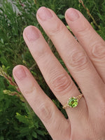 14k gold c.1920's c.1930's filigree solitaire peridot ring