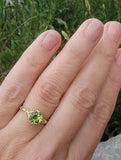 14k gold c.1920's c.1930's filigree solitaire peridot ring