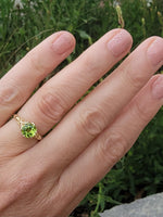 14k gold c.1920's c.1930's filigree solitaire peridot ring