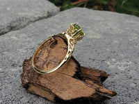 14k gold c.1920's c.1930's filigree solitaire peridot ring