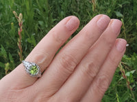 18k white gold c.1920's c.1930's Deco peridot ring