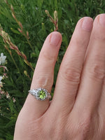 18k white gold c.1920's c.1930's Deco peridot ring