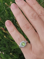 18k white gold c.1920's c.1930's Deco peridot ring