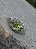18k white gold c.1920's c.1930's Deco peridot ring
