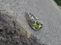 18k white gold c.1920's c.1930's Deco peridot ring