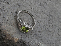 18k white gold c.1920's c.1930's Deco peridot ring