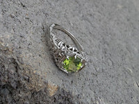 18k white gold c.1920's c.1930's Deco peridot ring