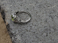 18k white gold c.1920's c.1930's Deco peridot ring