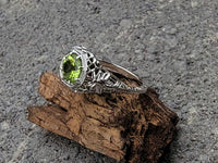 18k white gold c.1920's c.1930's Deco peridot ring