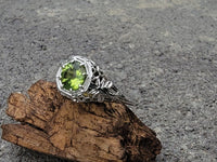18k white gold c.1920's c.1930's Deco peridot ring