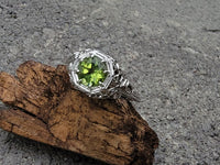 18k white gold c.1920's c.1930's Deco peridot ring