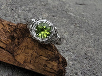 18k white gold c.1920's c.1930's Deco peridot ring
