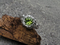 18k white gold c.1920's c.1930's Deco peridot ring