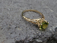 14k gold c.1920's c.1930's filigree solitaire peridot ring