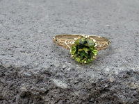 14k gold c.1920's c.1930's filigree solitaire peridot ring
