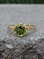 14k gold c.1920's c.1930's filigree solitaire peridot ring