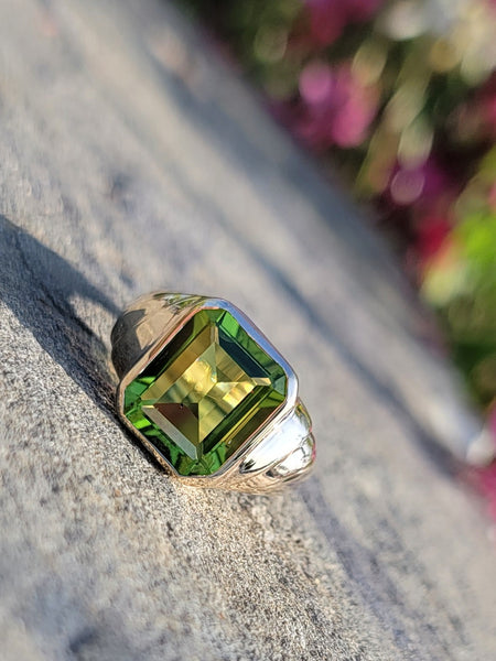 10k gold vintage emerald cut Peridot ring