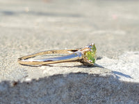 10k gold vintage solitaire peridot ring H