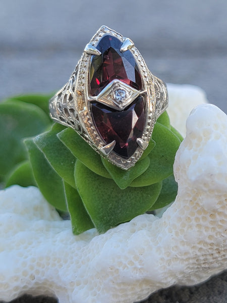 14k white gold garnet & diamond c.1920's floral filigree vintage ring