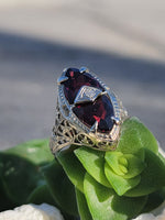 14k white gold garnet & diamond c.1920's floral filigree vintage ring