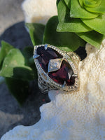 14k white gold garnet & diamond c.1920's floral filigree vintage ring