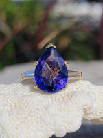 18k gold pear cut tanzanite and baguette diamond estate ring
