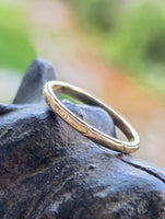 18k gold 2mm vintage engraved wedding band - size 6