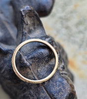 18k gold 2mm vintage engraved wedding band - size 6
