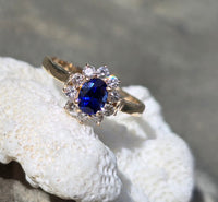 18k gold blue sapphire & diamond estate ring