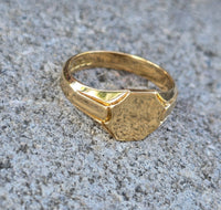 18k gold estate signet ring