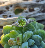 14k white gold c.1920's peridot filigree ring