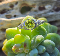 14k white gold c.1920's peridot filigree ring