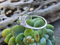 14k white gold c.1920's peridot filigree ring