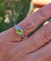 14k white gold c.1920's peridot filigree ring