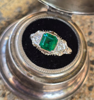 18k white gold emerald and diamond estate Art Deco vintage filigree antique ring