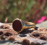 18ct gold estate carnelian signet ring - hallmarks