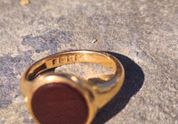 18ct gold estate carnelian signet ring - hallmarks