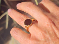 18ct gold estate carnelian signet ring - hallmarks