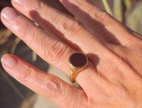 18ct gold estate carnelian signet ring - hallmarks
