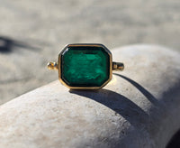 18k gold Victorian green glass intaglio FLIP antique ring