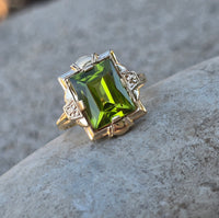 10k gold vintage emerald cut peridot ring
