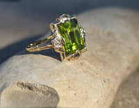 10k gold vintage emerald cut peridot ring