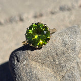 18k gold peridot estate solitaire ring