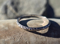 platinum 1.7mm vintage floral engraved wedding band - size 6