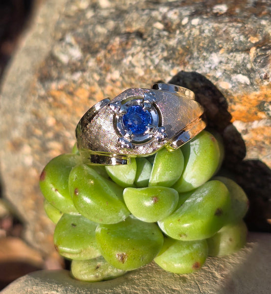 14k gold two tone Retro blue sapphire estate ring