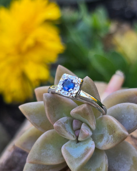 14k white gold blue sapphire & diamond estate ring