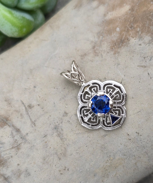14k white gold Deco c.1920's filigree blue sapphire pendant necklace