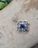 14k white gold Deco c.1920's filigree blue sapphire pendant necklace